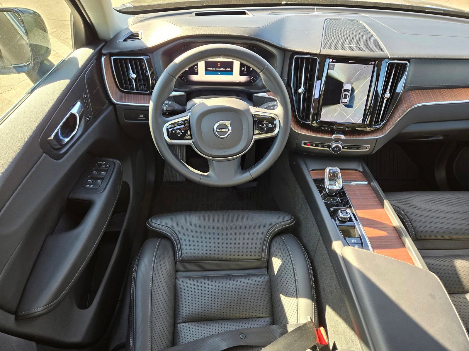 Certified 2023 Volvo XC60 B6 Ultimate w/ Protection Package Premier AWD/4WD image 10