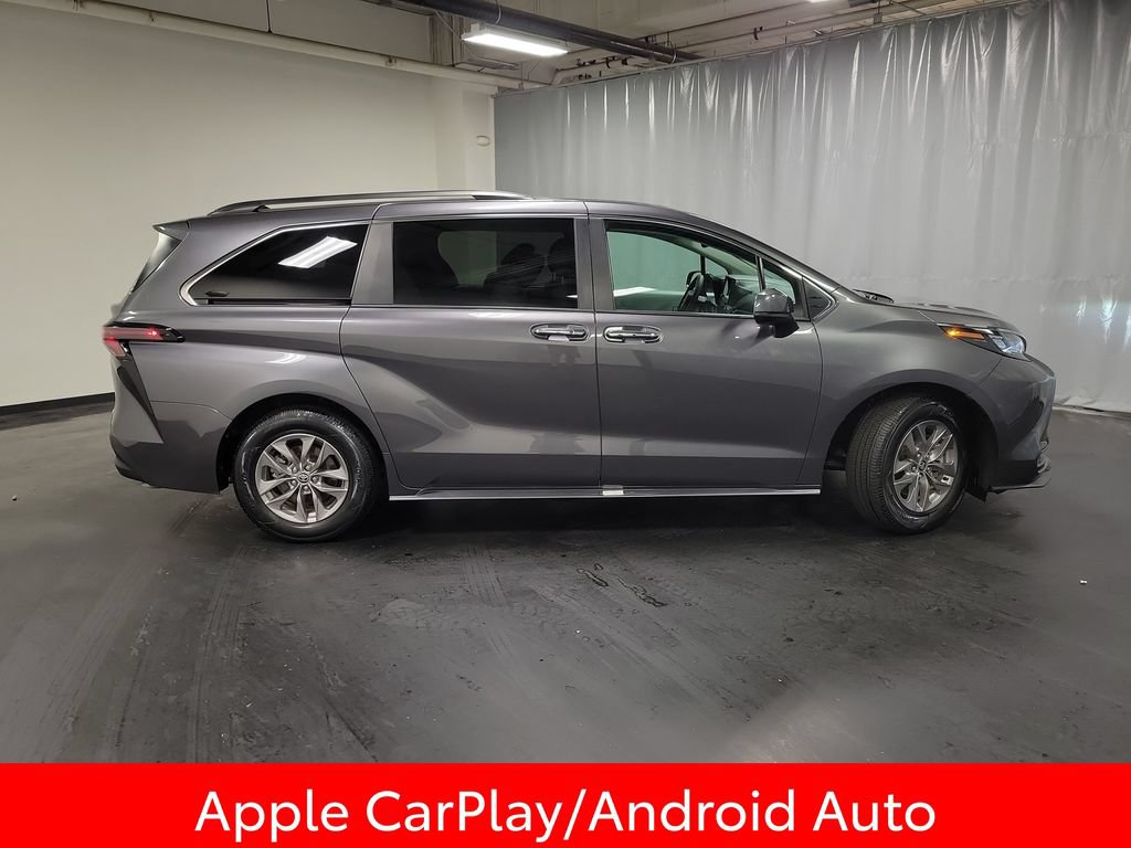 Used 2025 Toyota Sienna XLE AWD/4WD image 9