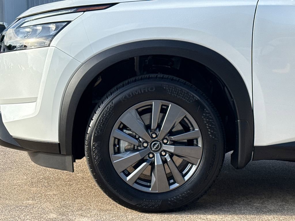 Used 2025 Nissan Pathfinder SV w/ Black Appearance Package image 6