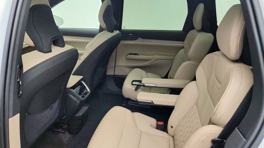Used 2025 Volvo EX90 Plus AWD/4WD image 17