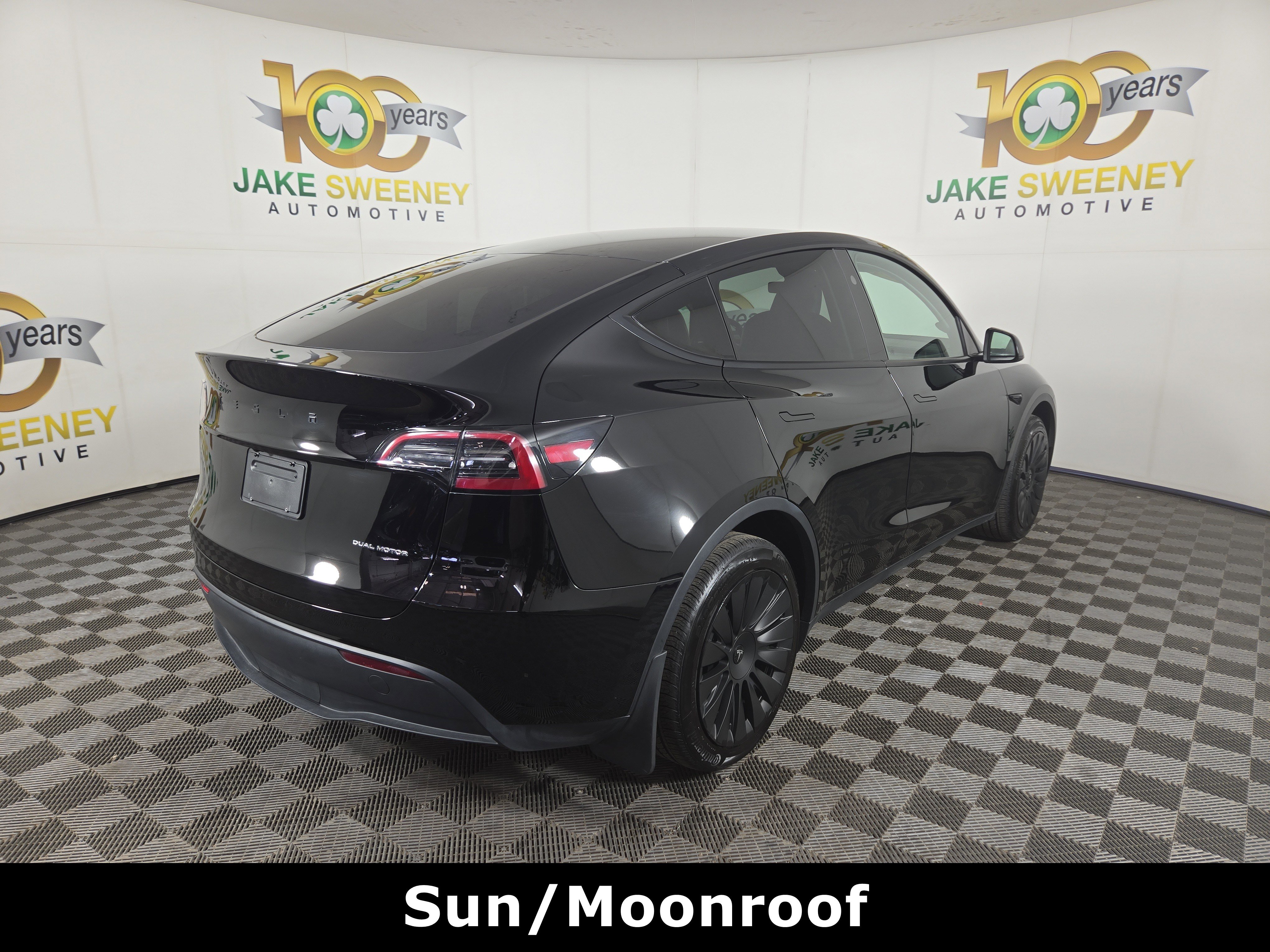 Used 2024 Tesla Model Y Long Range AWD/4WD image 9