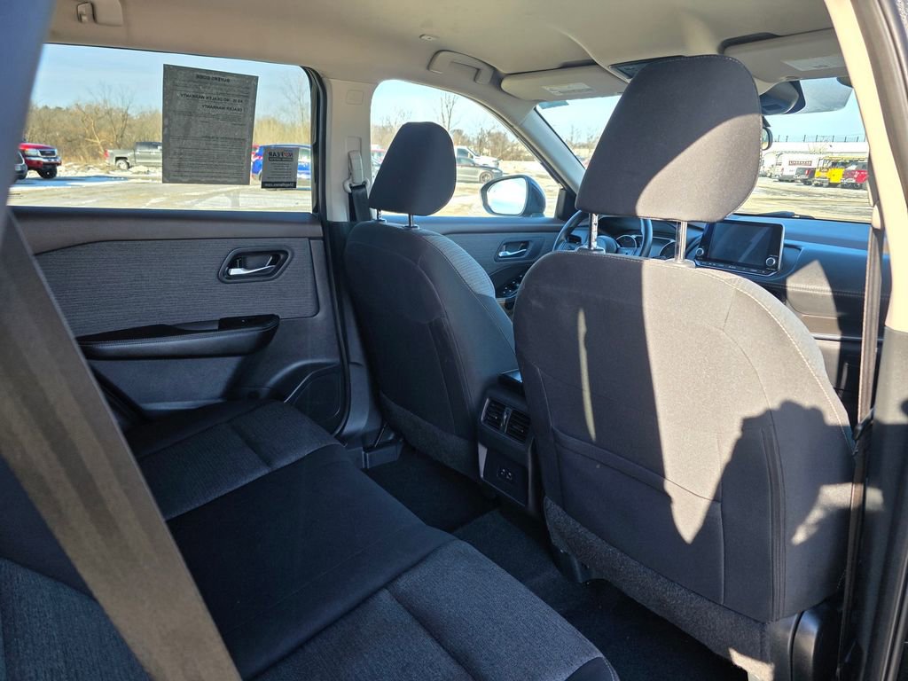 Used 2023 Nissan Rogue SV image 35