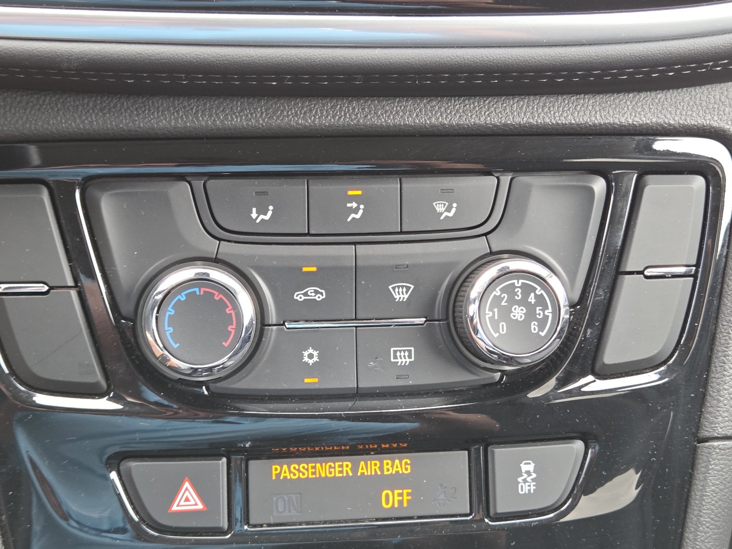 Used 2022 Buick Encore Preferred w/ Safety Package FWD image 29