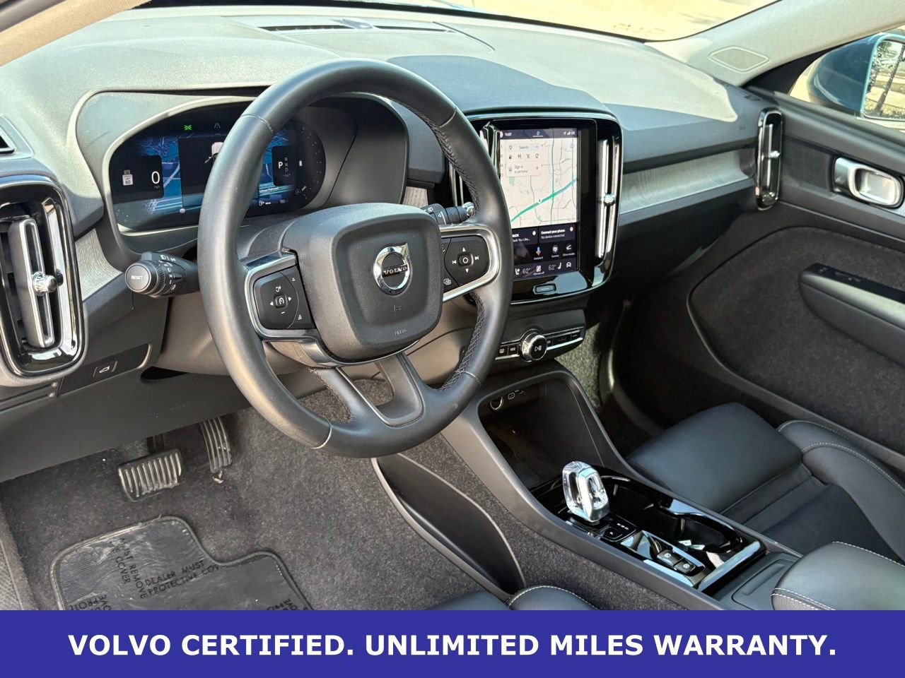 Certified 2025 Volvo XC40 B5 Plus AWD/4WD image 16