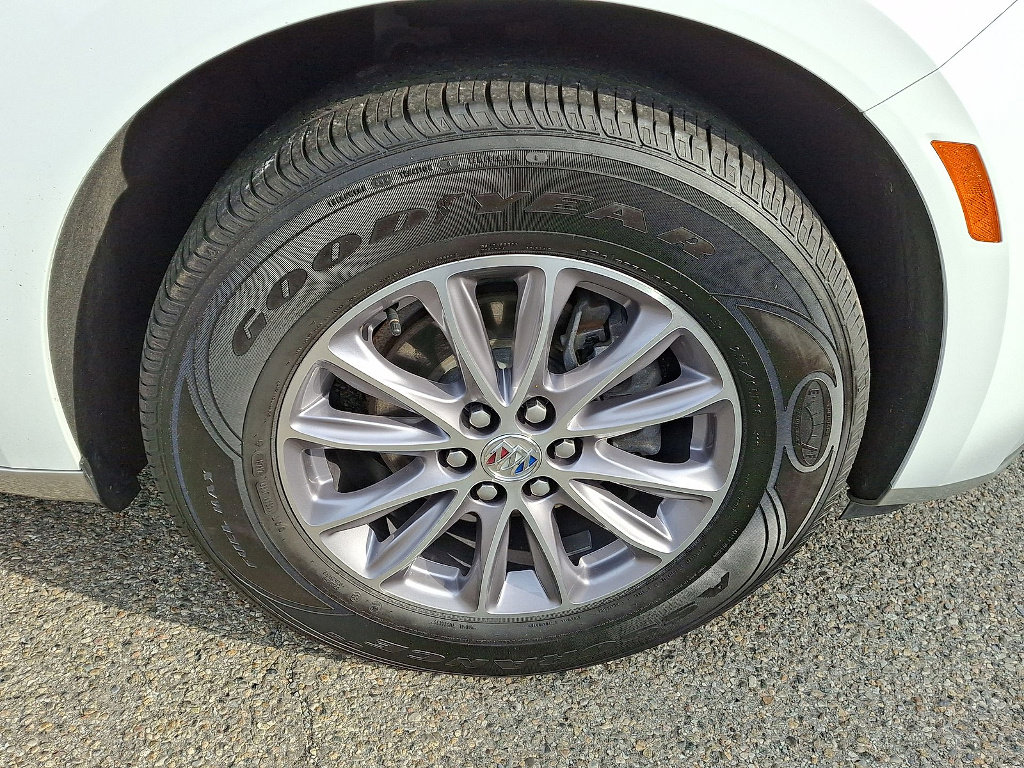 Certified 2024 Buick Enclave Essence image 27