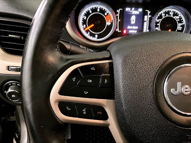 Used 2018 Jeep Cherokee Latitude w/ Cold Weather Group AWD/4WD image 18