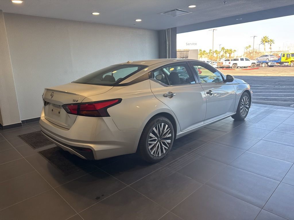 Used 2023 Nissan Altima 2.5 SV image 4