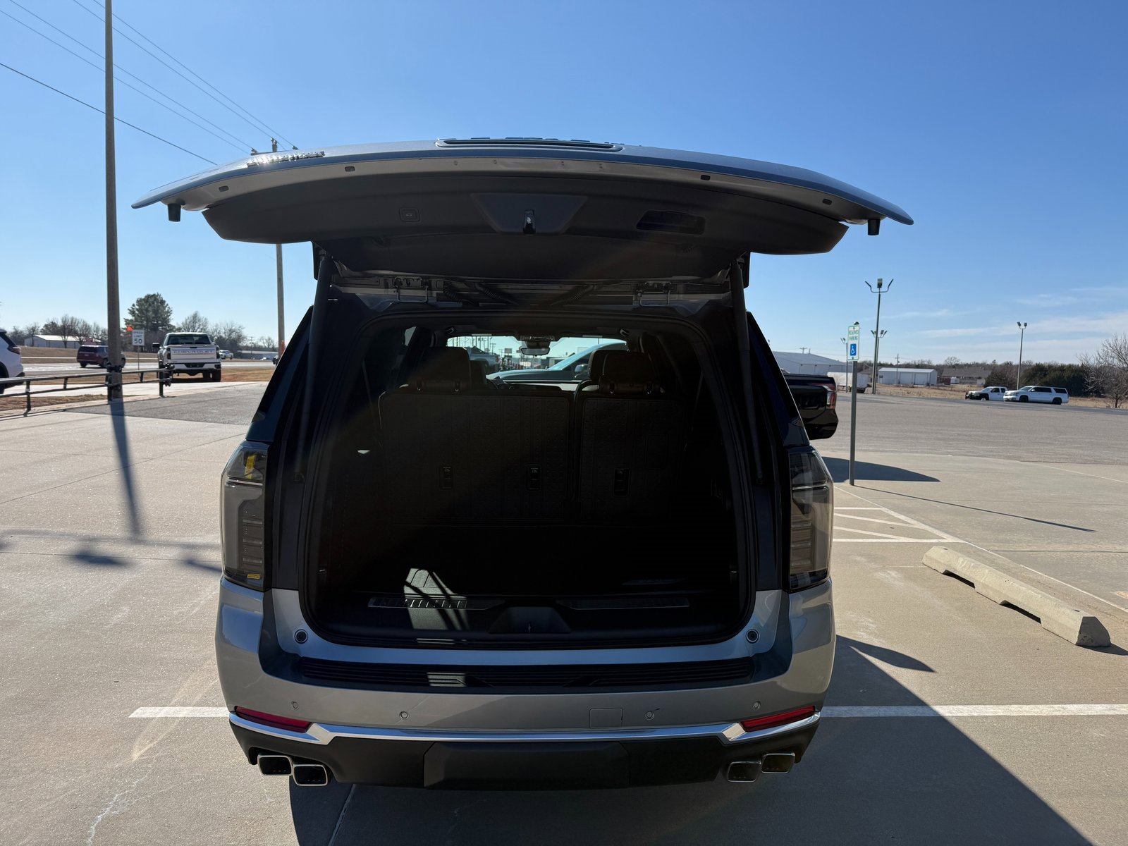 New 2026 Chevrolet Suburban High Country image 5