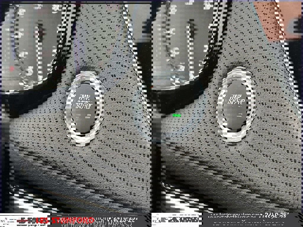 Used 2025 Cadillac XT6 Luxury AWD/4WD image 30