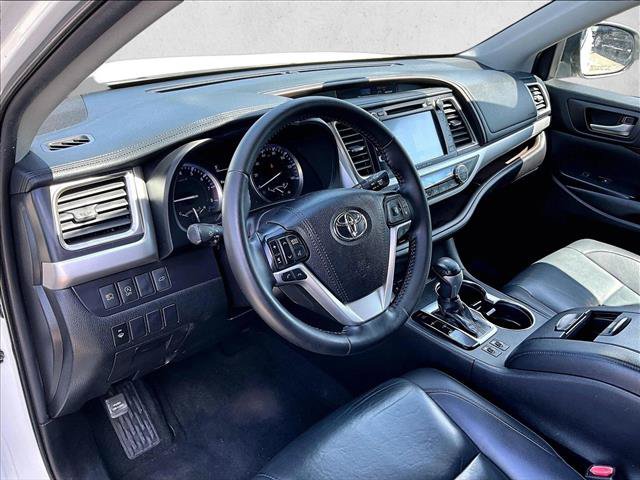 Used 2019 Toyota Highlander XLE FWD image 14