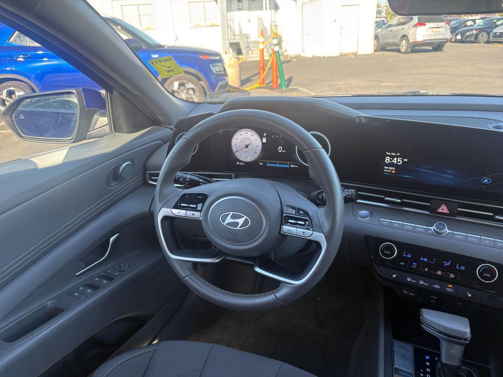 Used 2025 Hyundai Elantra SEL image 35