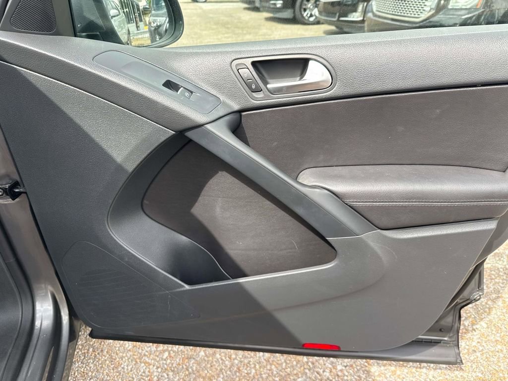 Used 2016 Volkswagen Tiguan SE FWD image 16