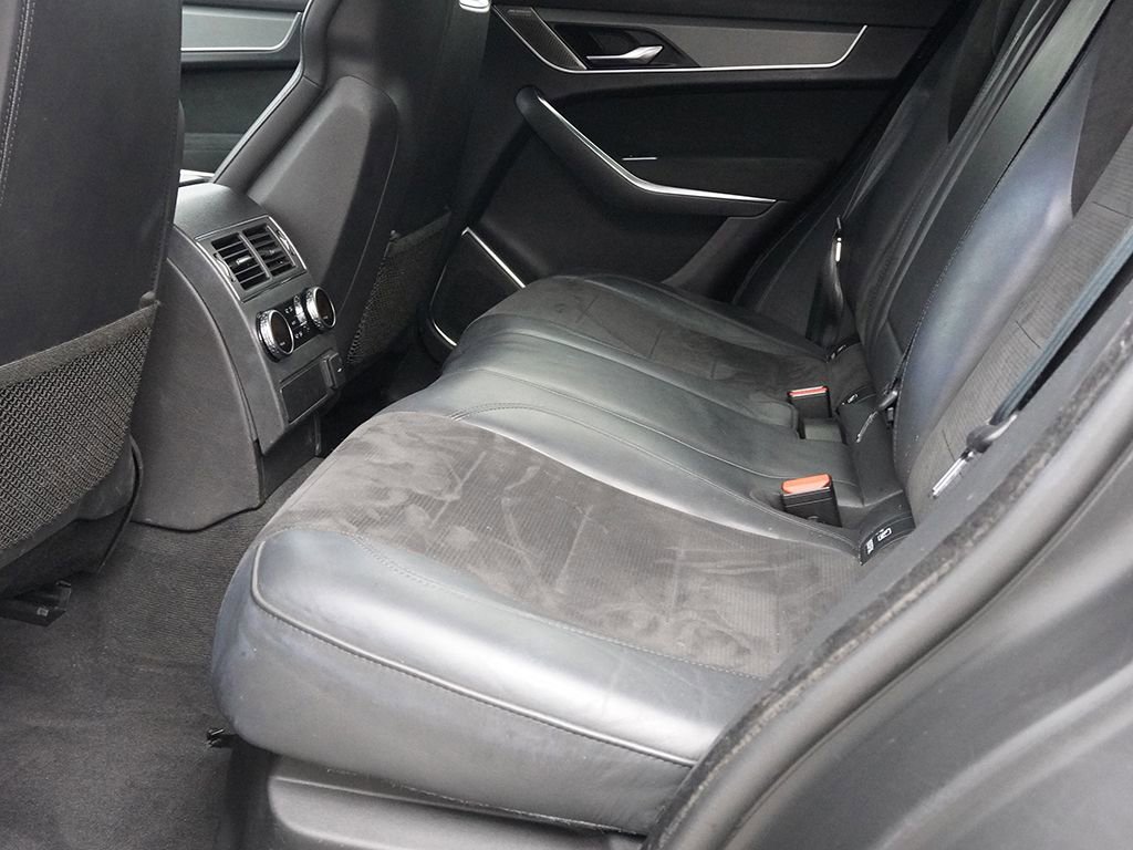 Used 2022 Jaguar F-PACE SVR image 32