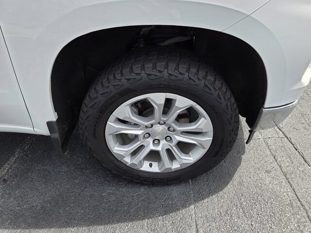 Used 2023 Chevrolet Silverado 1500 LTZ w/ LTZ Convenience Package II AWD/4WD image 8