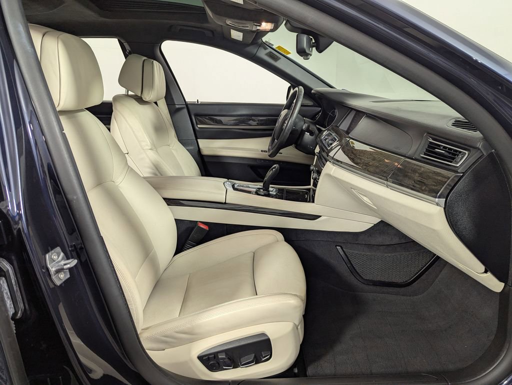 Used 2015 BMW 750Li RWD image 37
