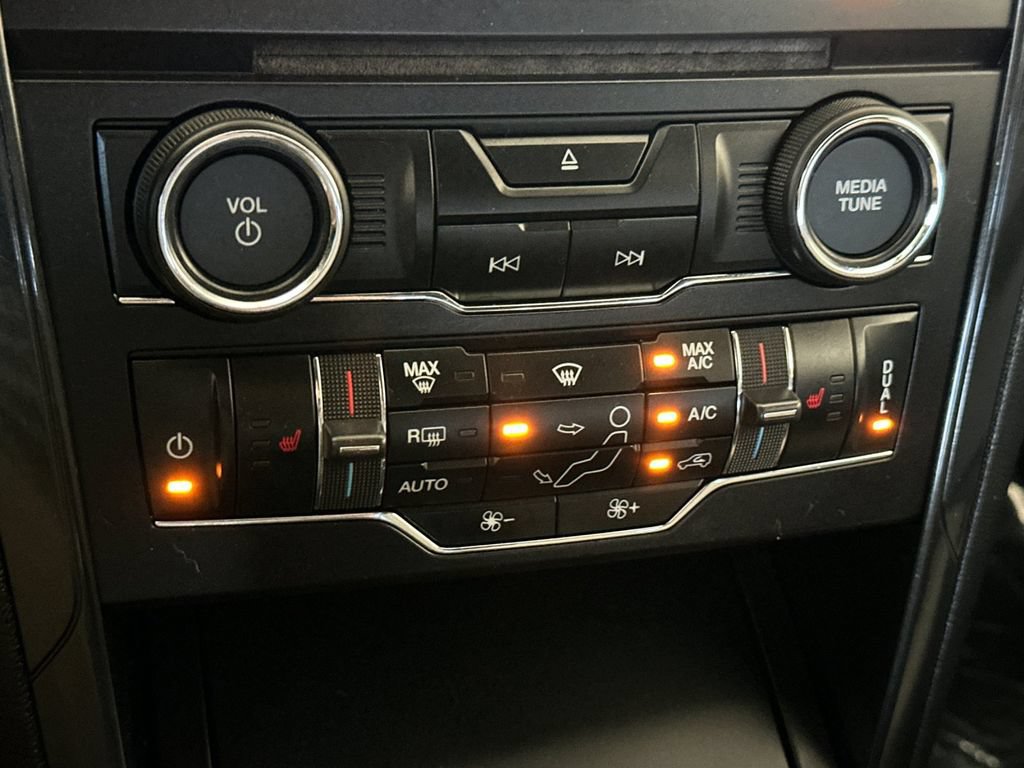 Used 2018 Ford Explorer XLT w/ Equipment Group 202A FWD image 21