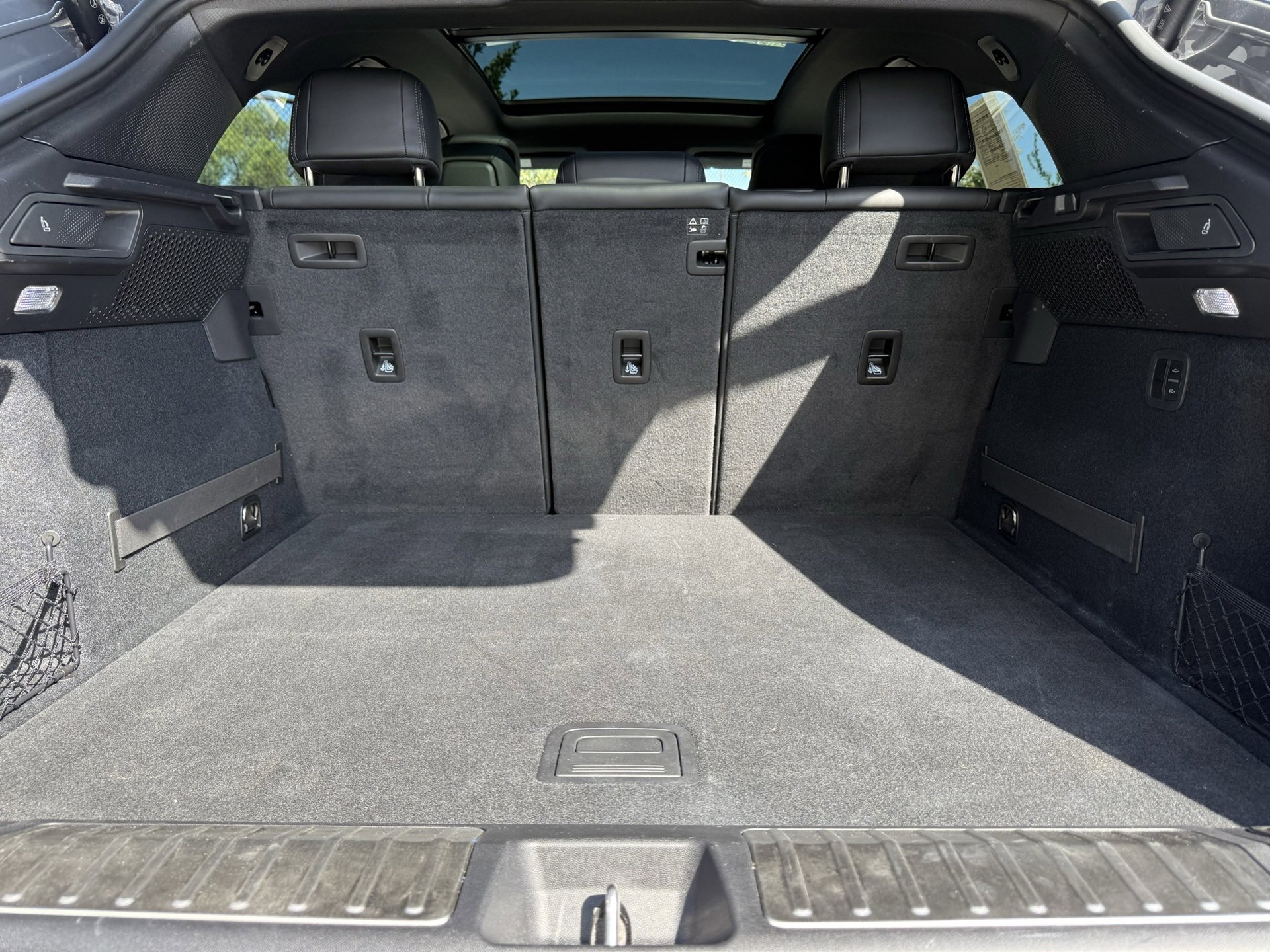 Used 2025 Porsche Macan Electric image 34