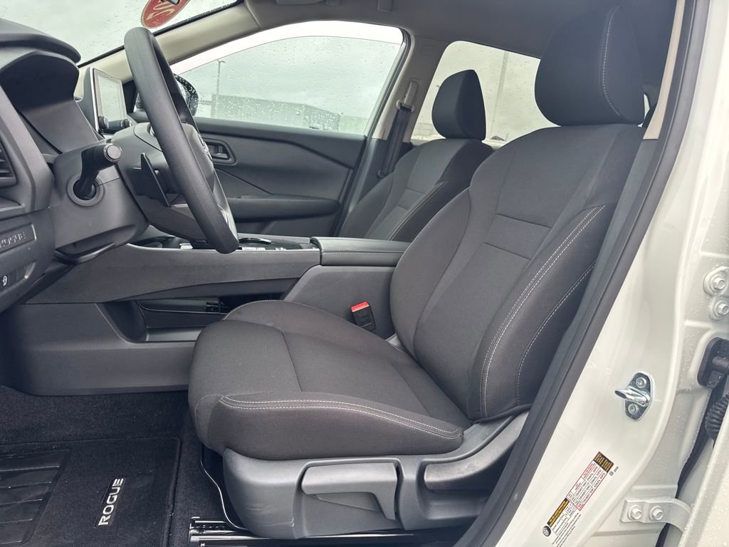 Used 2025 Nissan Rogue S image 17