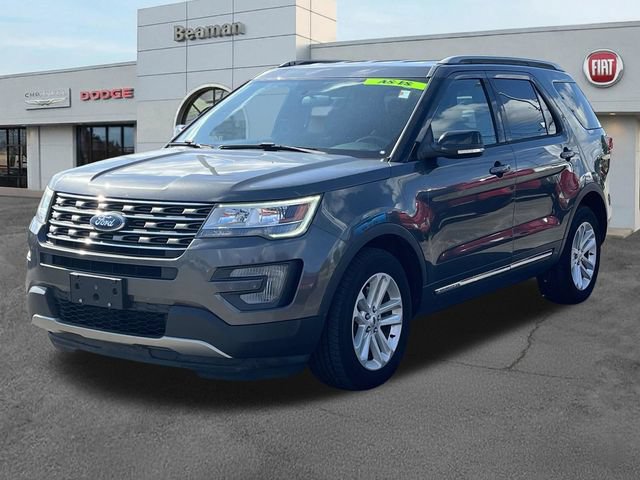 Used 2017 Ford Explorer XLT FWD image 3