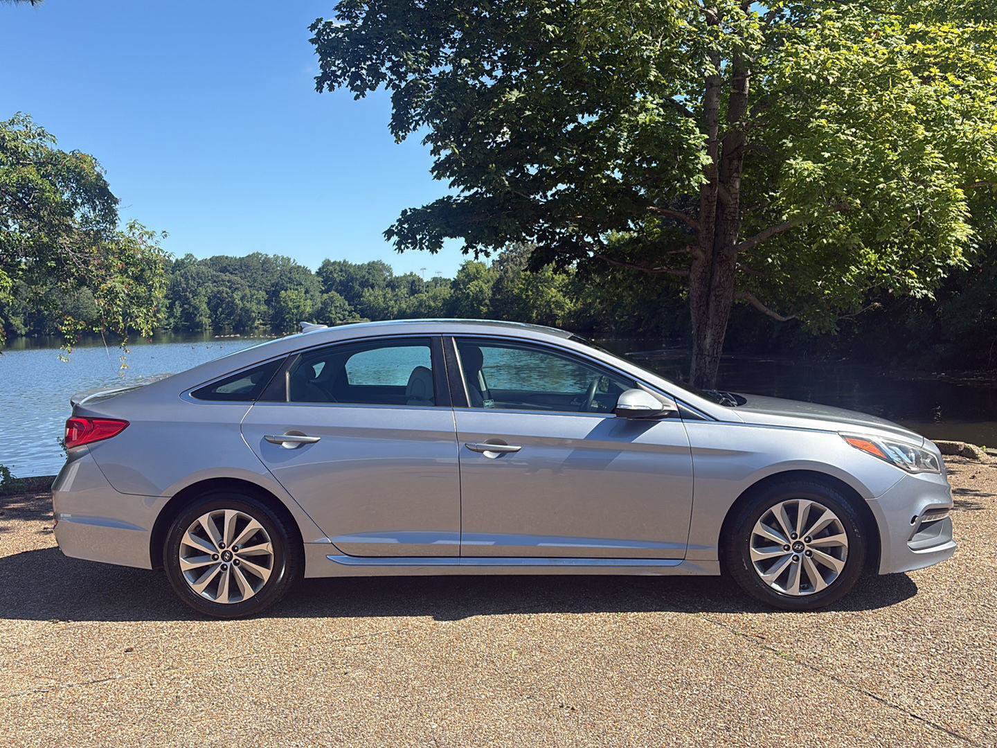 Used 2017 Hyundai Sonata Sport FWD image 3