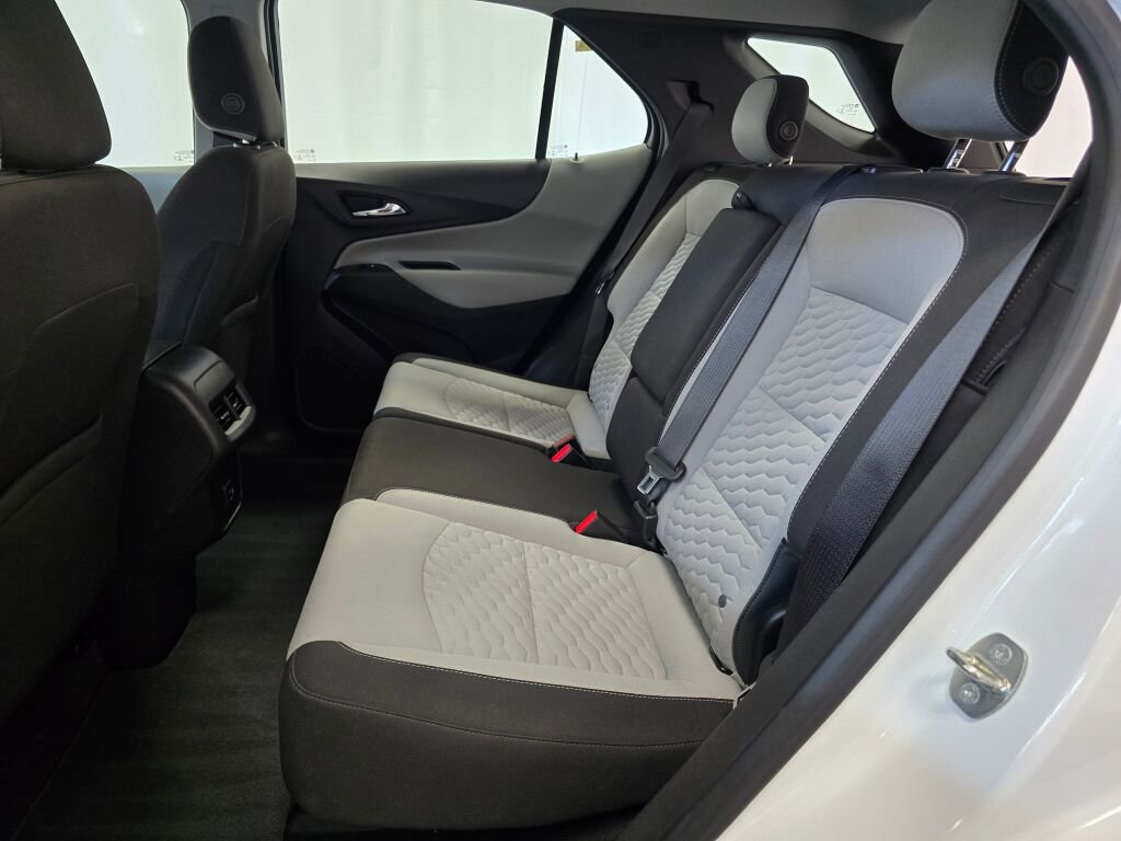 Used 2020 Chevrolet Equinox LS image 18
