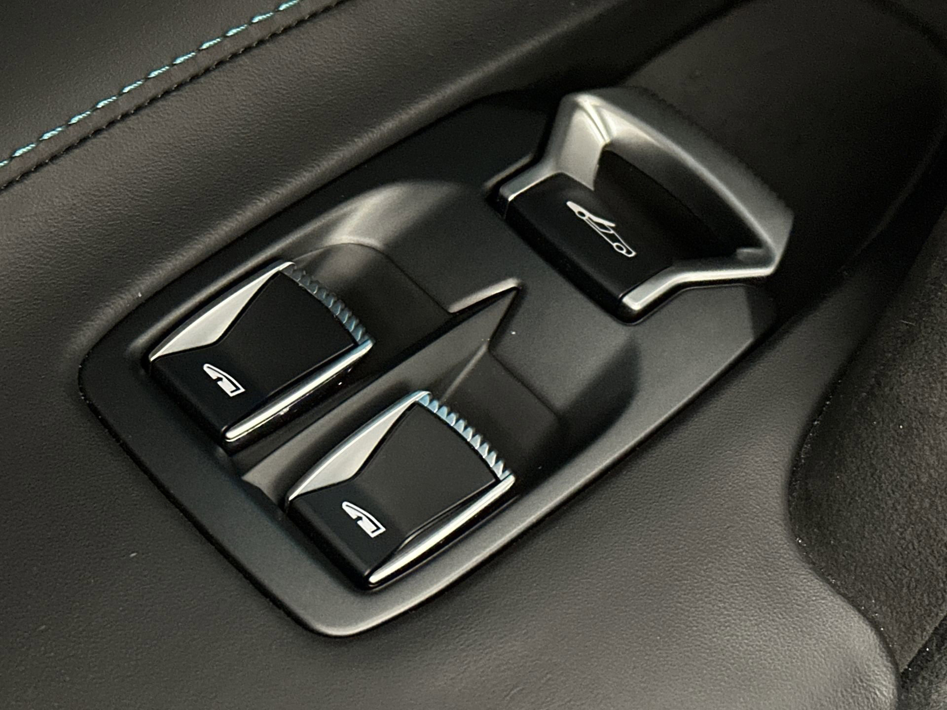 Used 2024 McLaren 750S Spider image 13