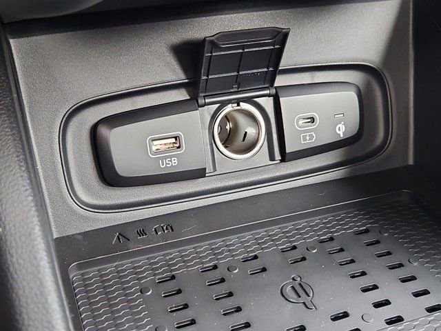 New 2025 Hyundai Venue Limited image 26