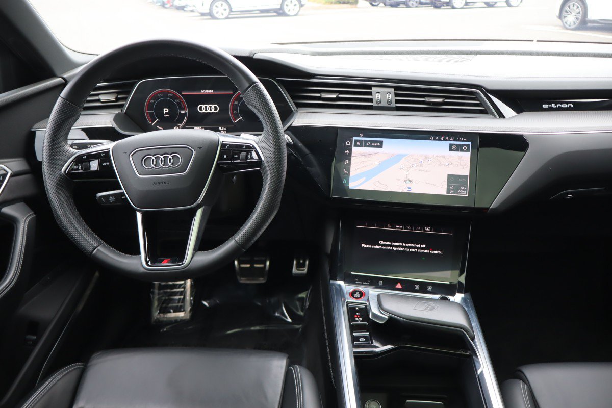 Used 2024 Audi SQ8 e-tron Premium Plus w/ Black Optic Package AWD/4WD image 17