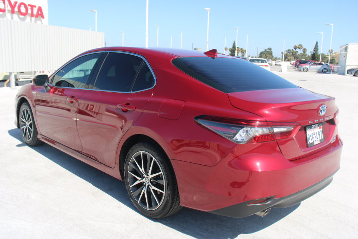 Certified 2021 Toyota Camry XLE FWD image 5