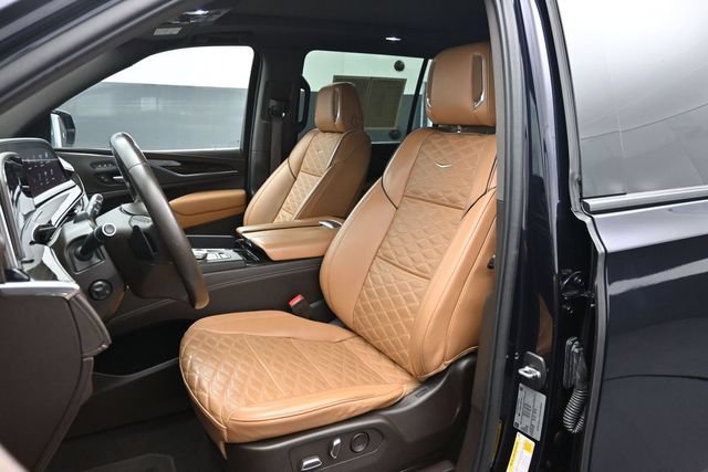 Used 2022 Cadillac Escalade ESV Sport w/ LPO, ONYX Package AWD/4WD image 5