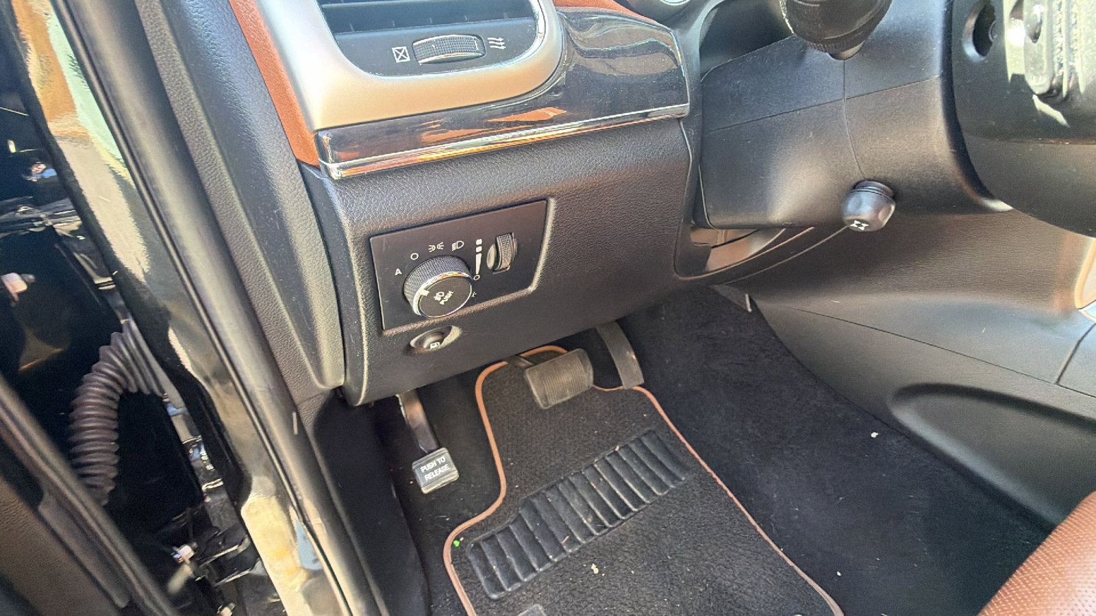 Used 2012 Jeep Grand Cherokee Overland Summit AWD/4WD image 25