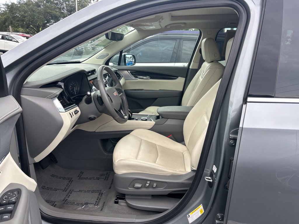 Used 2024 Cadillac XT6 Premium Luxury w/ Technology Package FWD image 16