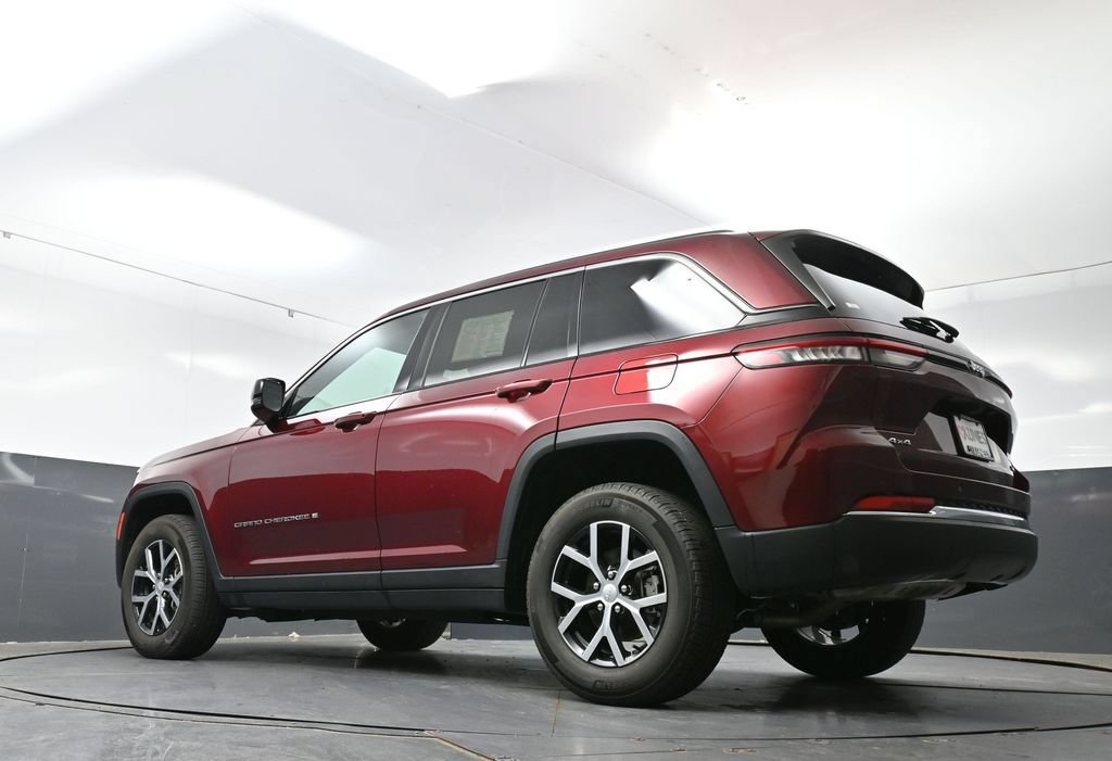 Used 2024 Jeep Grand Cherokee Limited AWD/4WD image 29