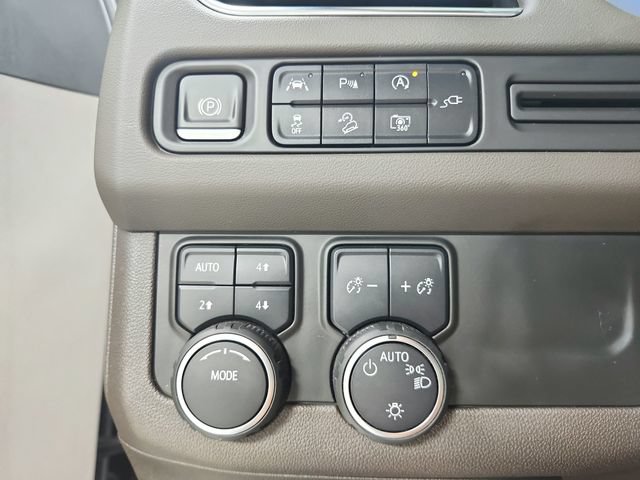 Used 2022 Chevrolet Tahoe Z71 w/ Luxury Package AWD/4WD image 27