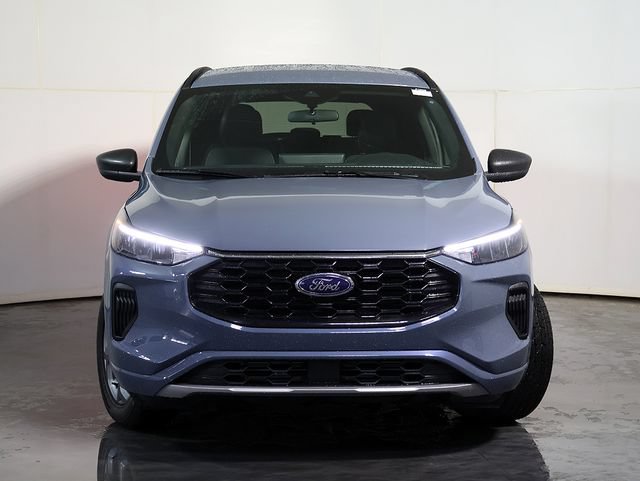 Used 2023 Ford Escape ST-Line w/ Tech Pack #1 AWD/4WD image 9