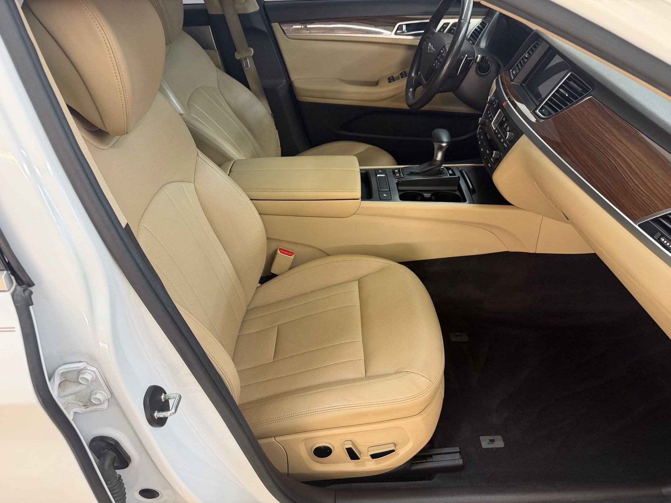 Used 2020 Genesis G80 3.8 RWD image 24