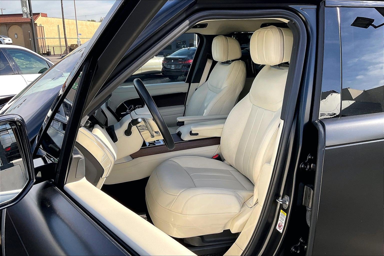 Certified 2023 Land Rover Range Rover Long Wheelbase Autobiography image 8