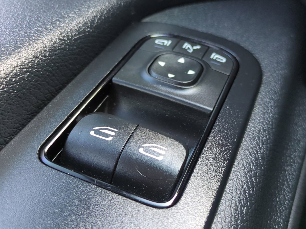 Used 2019 Mercedes-Benz Sprinter 144 Cargo image 21