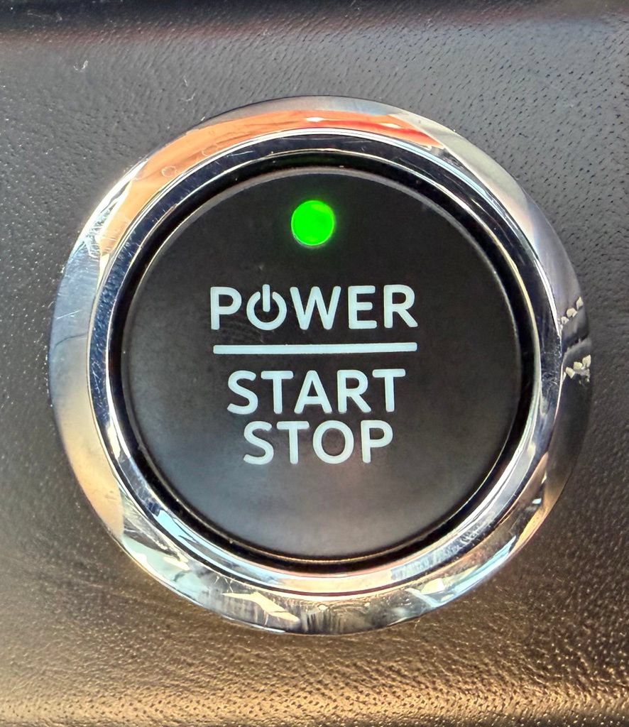 Used 2022 Ford F150 Lightning Platinum AWD/4WD image 19