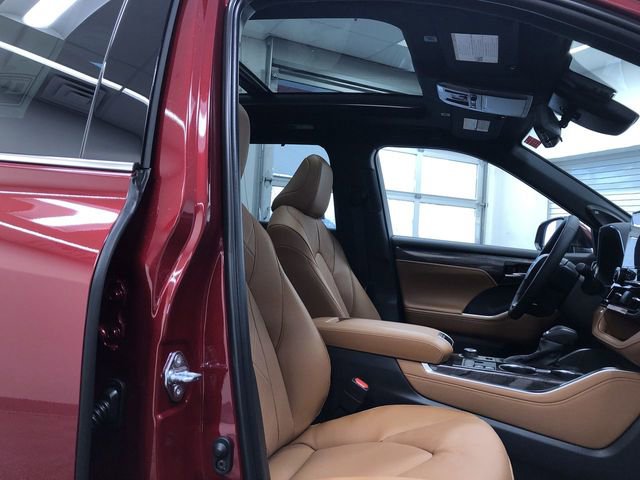 New 2026 Toyota Highlander Platinum image 23
