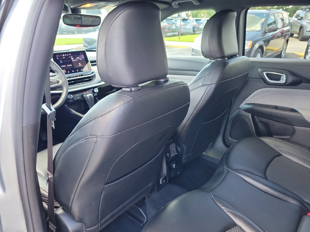 Used 2024 Jeep Compass Latitude AWD/4WD image 9