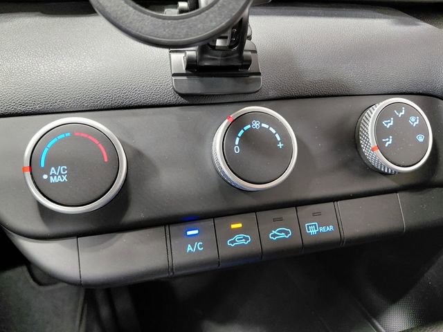 Used 2022 Hyundai Elantra SE image 27