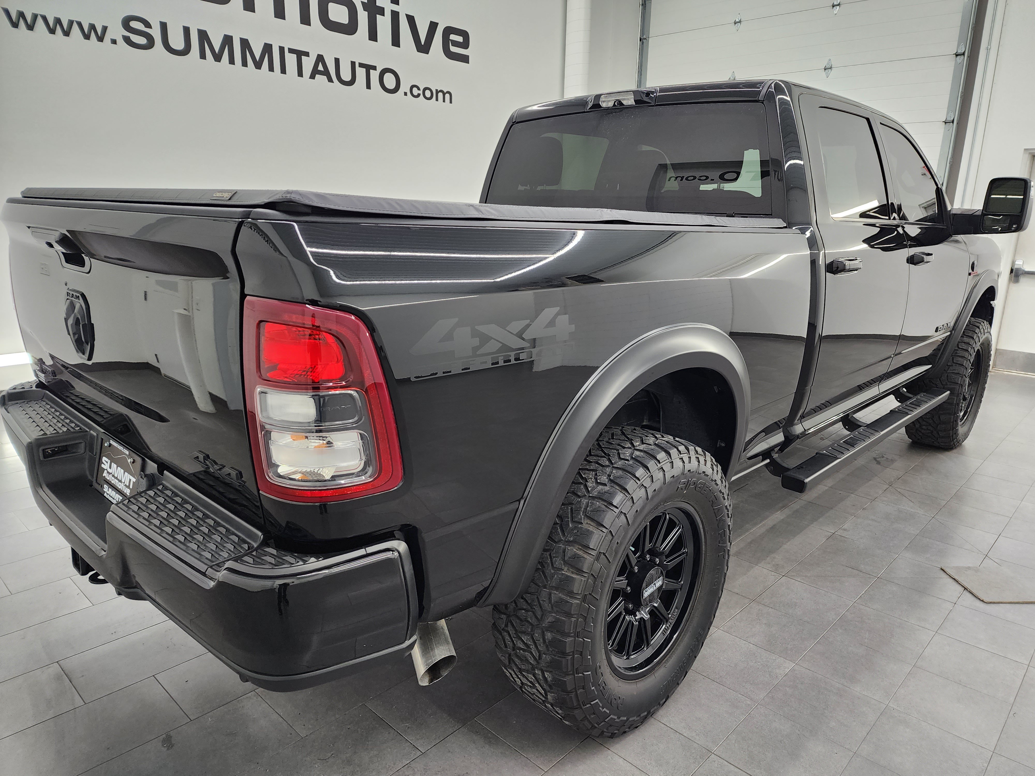 Used 2024 RAM 2500 Lone Star w/ Night Edition AWD/4WD image 4