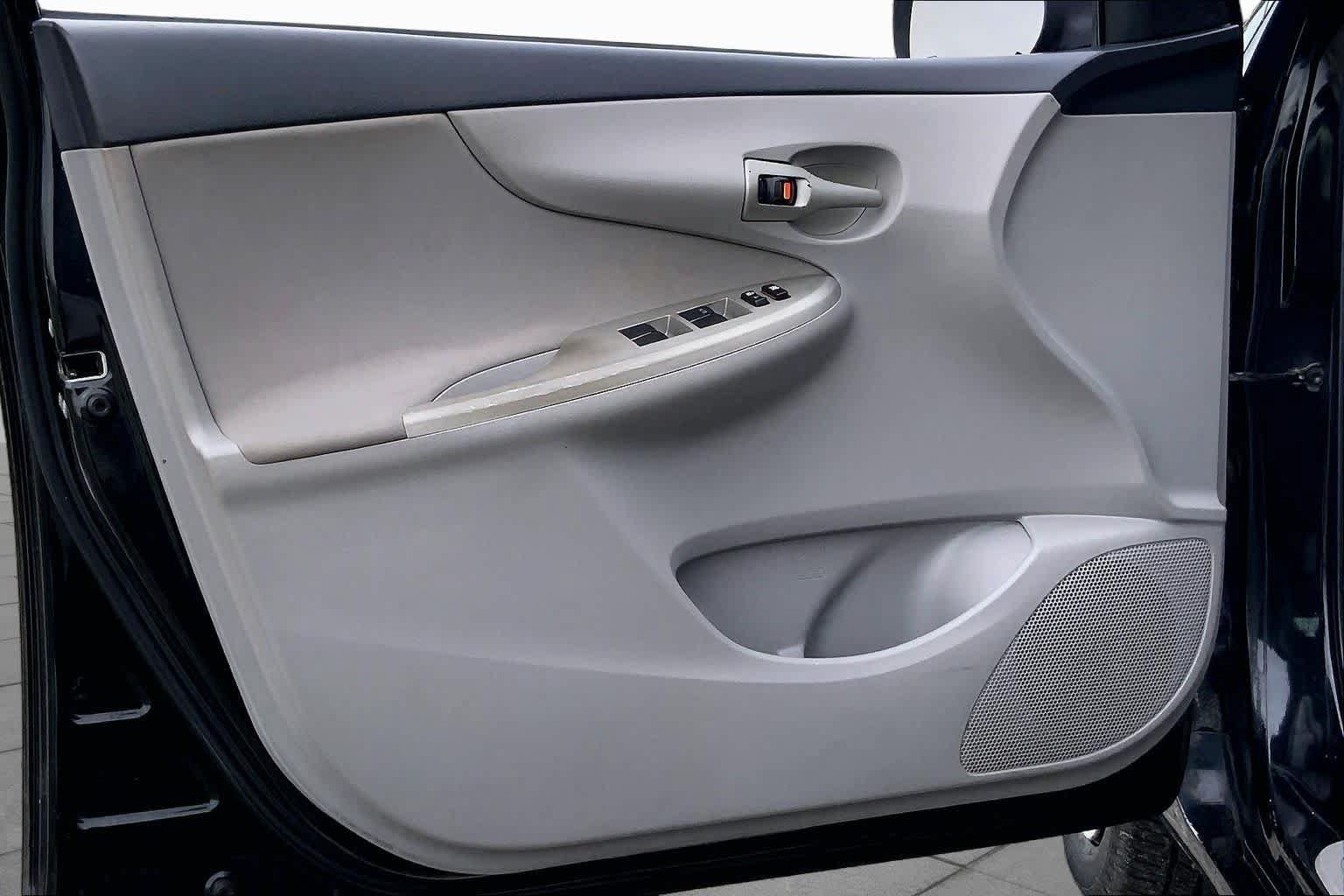 Used 2012 Toyota Corolla LE FWD image 21