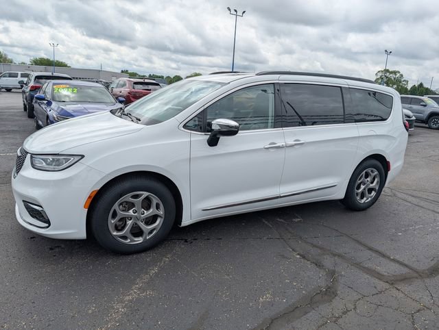 Used 2023 Chrysler Pacifica Limited FWD image 4