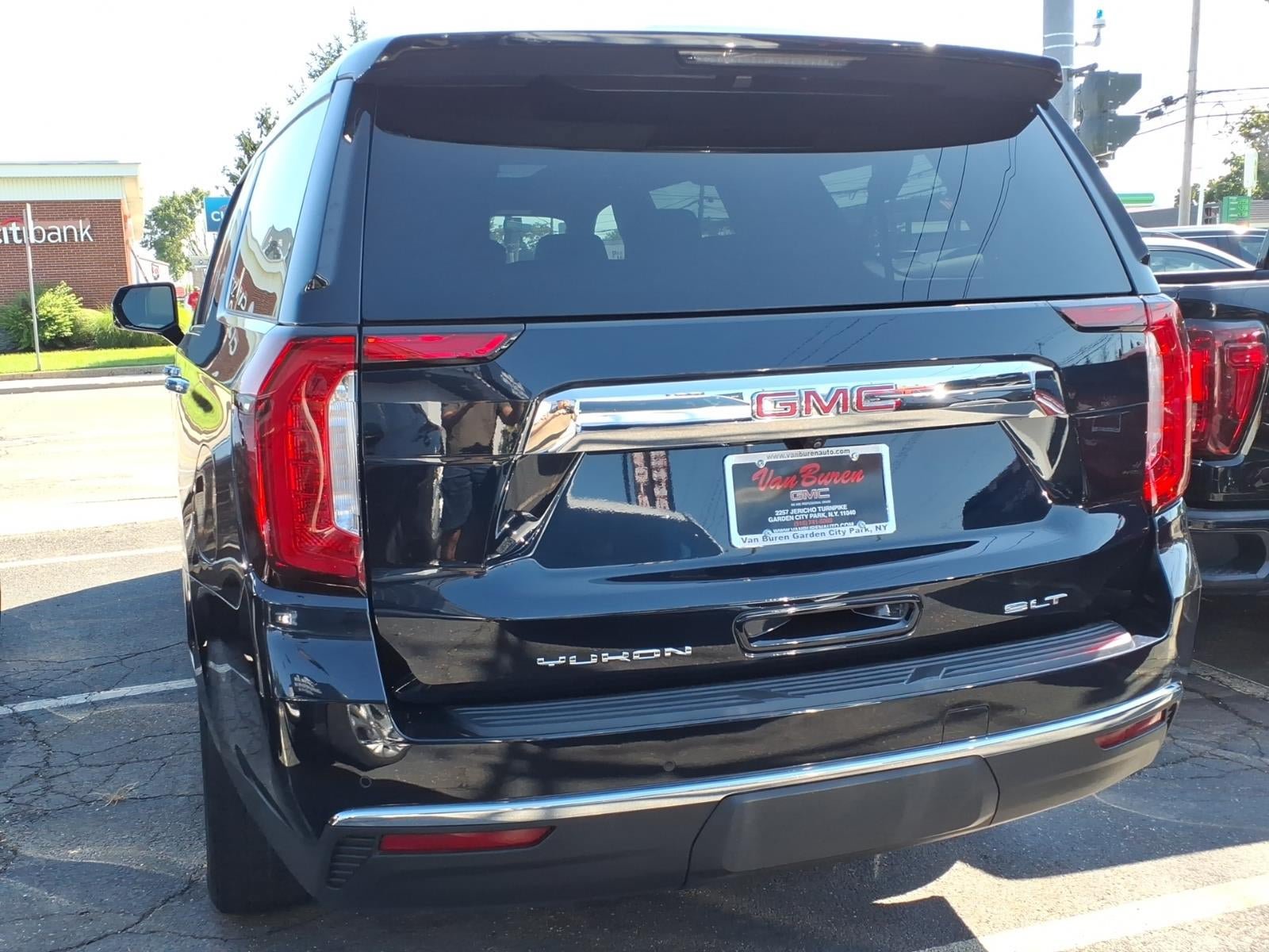 Used 2023 GMC Yukon XL SLT w/ SLT Premium Package AWD/4WD image 5