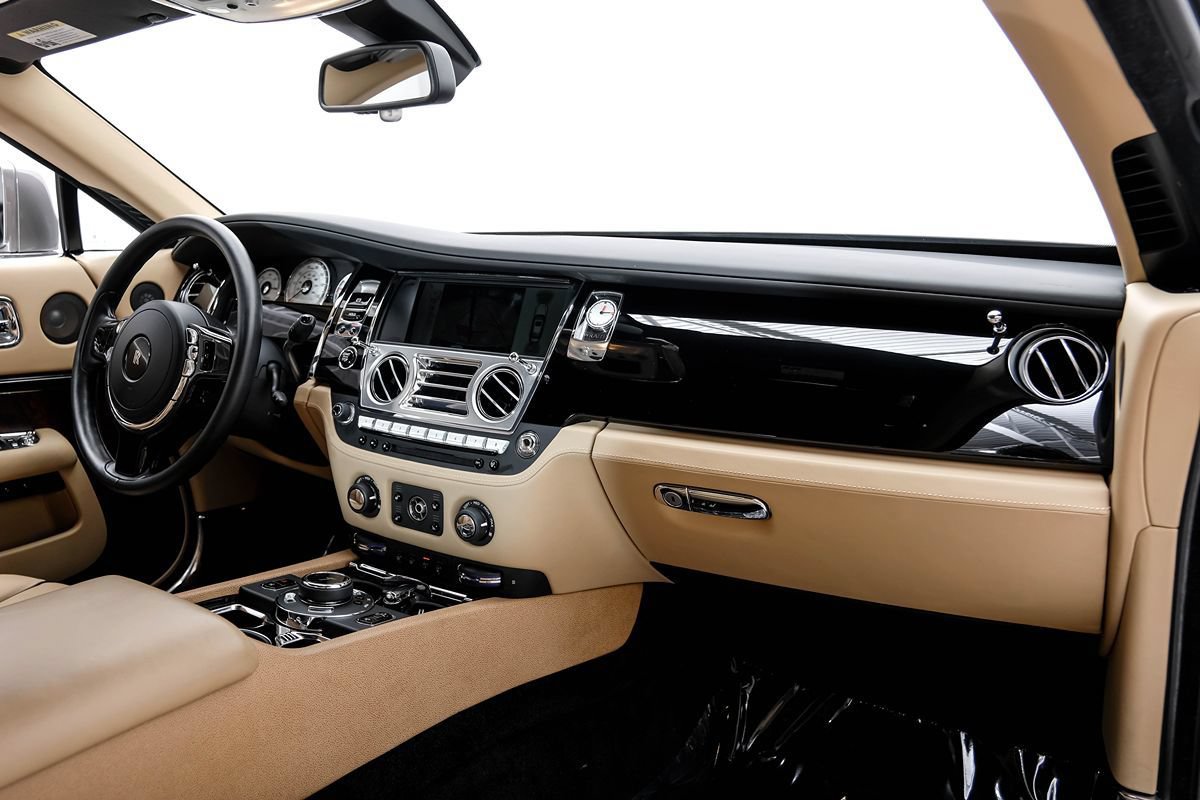 Used 2016 Rolls-Royce Wraith RWD image 10