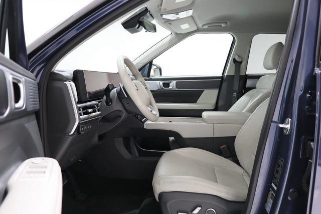 Used 2025 Hyundai Santa Fe SEL FWD image 17