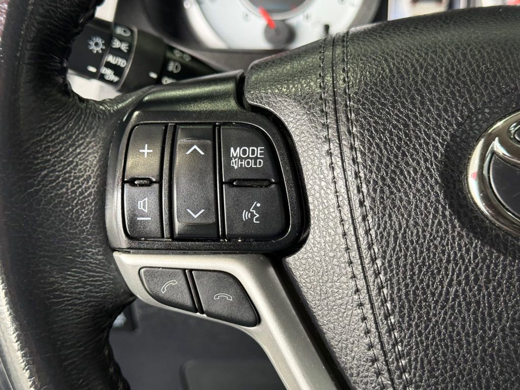 Certified 2019 Toyota Sienna SE image 23