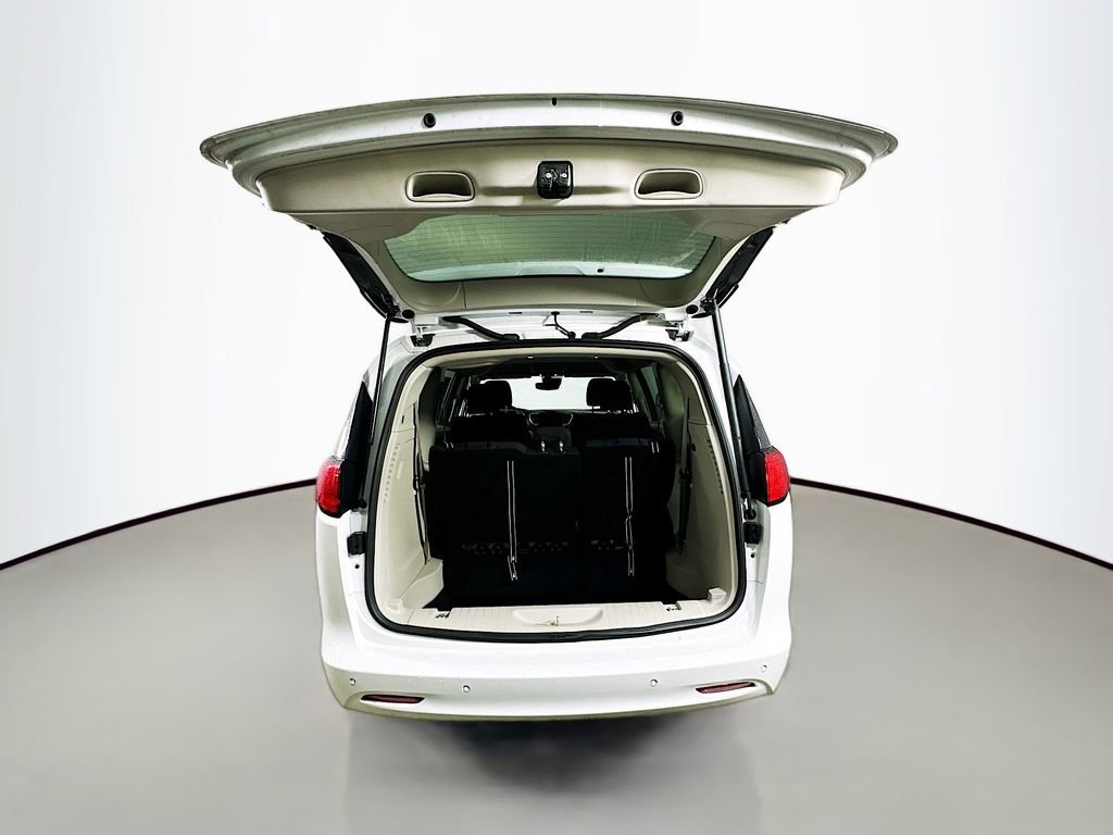 Used 2024 Chrysler Voyager LX FWD image 35